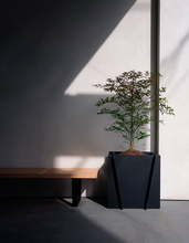 Load image into Gallery viewer, Stahl Planter